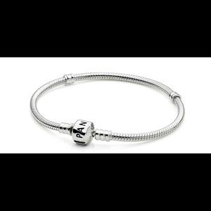 Pandora bracelet 7.5”